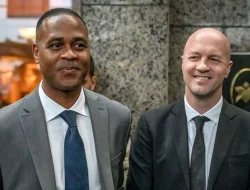 Profil “tim enam” yang bantu Kluivert dalam timnas