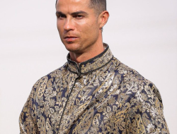 Sambil Pakai ‘Batik’, Cristiano Ronaldo: Selamat Idul Fitri Semuanya!